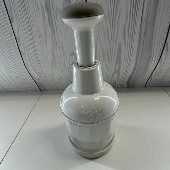 The Pampered Chef Food Chopper USA  #2585 Pre-owned - Picture 3 of 5